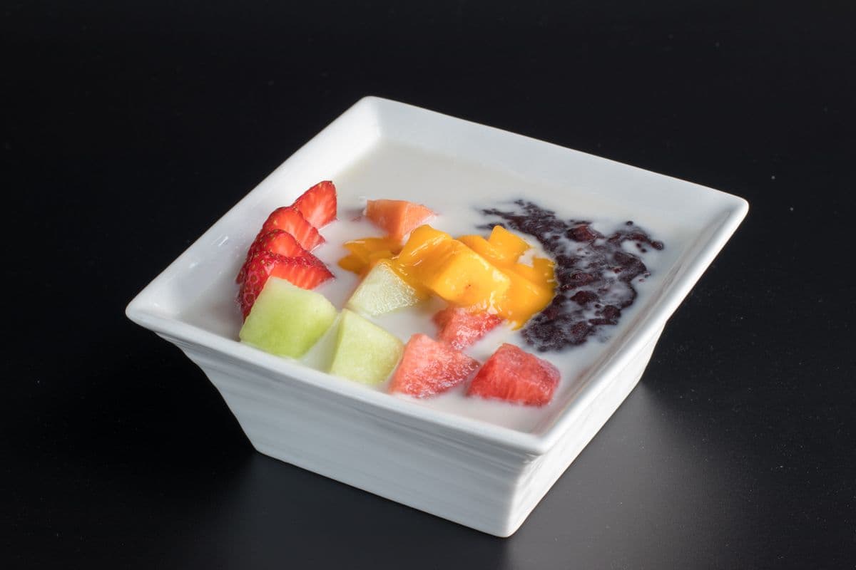 Black Glutinous Rice with Mixed Fruits and Coconut Milk 鲜杂果黑糯米