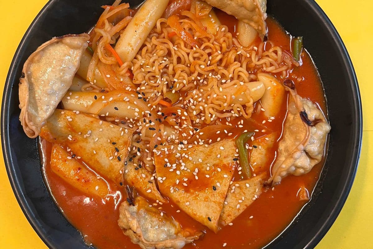 A9. Spicy Rice Cake with Noodles and Dumplings (4 pcs)