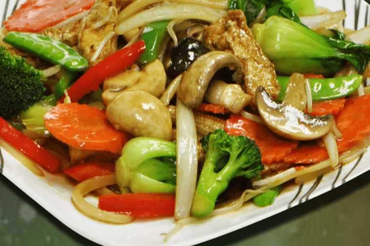 618. Udon Stir Fry Vegetables, Mushrooms, and Tofu - Udon Xao Chay
