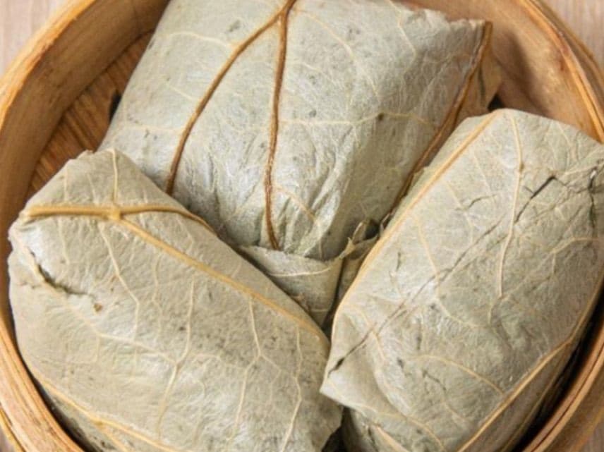 DS01 Riz collant farci au porc enrobé de feuille de lotus (3mcx)迷你珍珠鸡