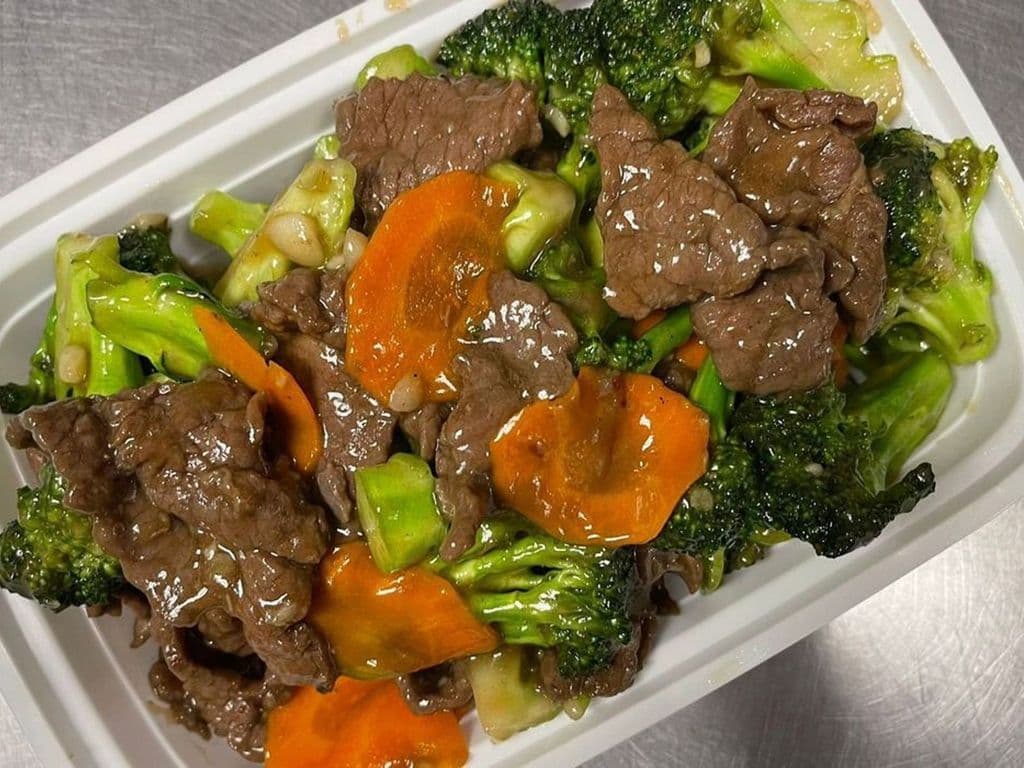 38. Sliced Beef with Broccoli