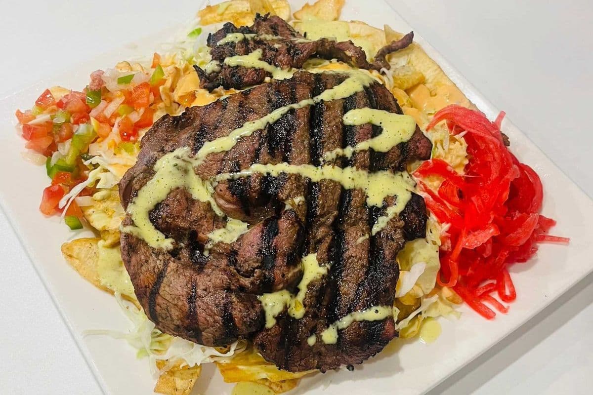 Carne Asada Con Tajadas