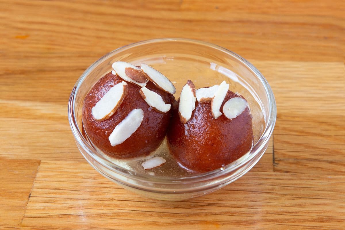 88. Gulab Jamun (2 pcs)