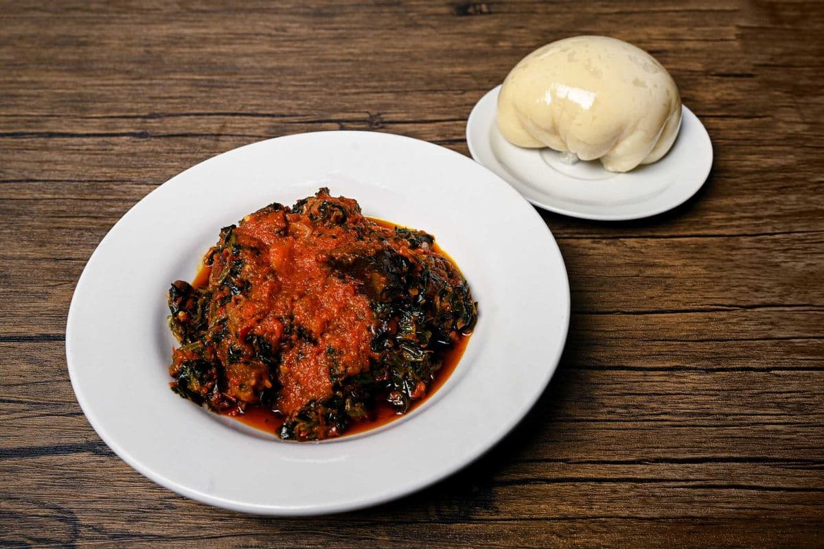 Fufu avec soupe de légumes (Sans protéines) / Fufu (Poundo Yam) with Vegetable Soup (No Protein)