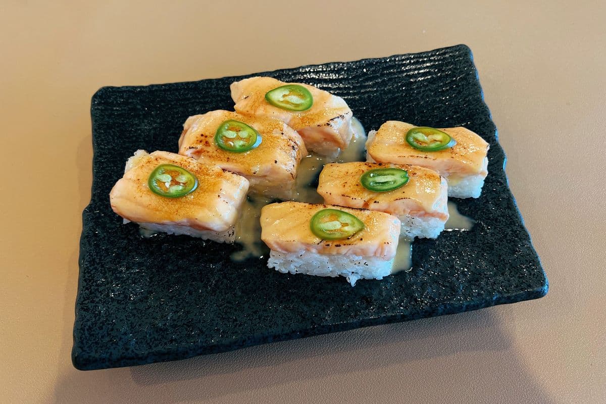 Salmon Oshi(Original Price with one roll only)