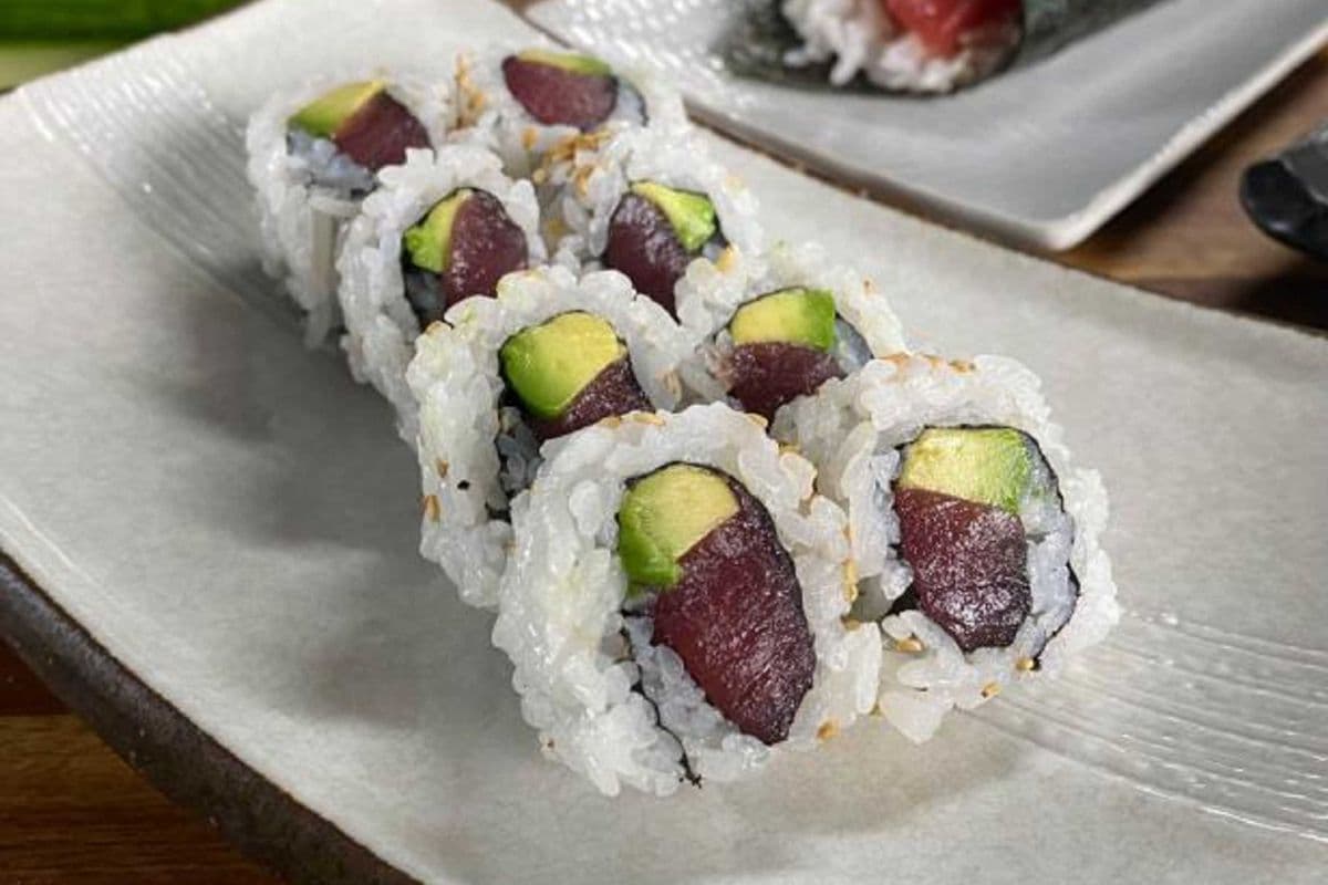 Tuna and Avocado Roll (8 pcs)