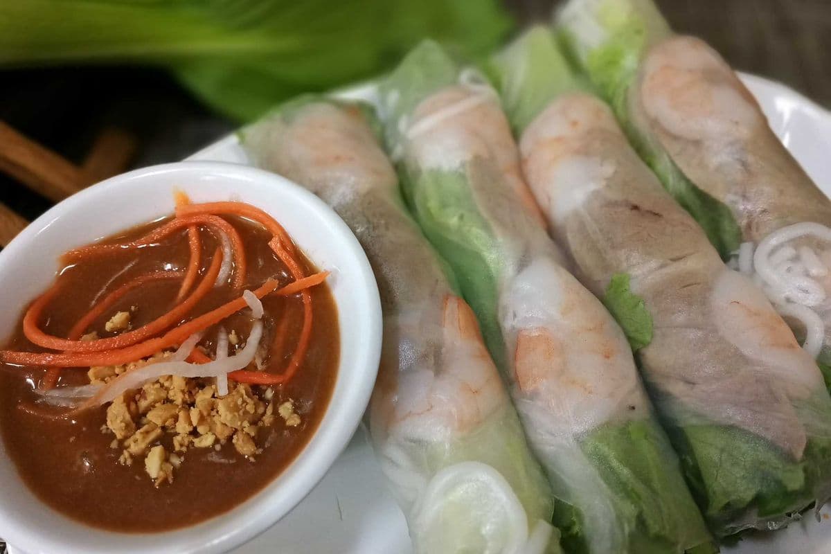104. Fresh Rolls with Shrimp and Pork