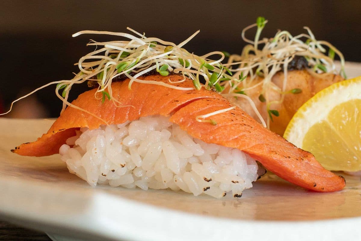 Sockeye Aburi Sushi (1 pc)