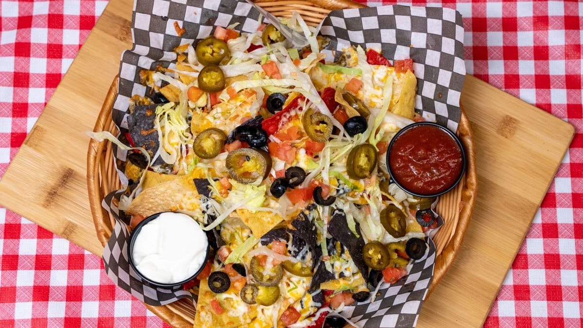 Piper's Chili Nachos