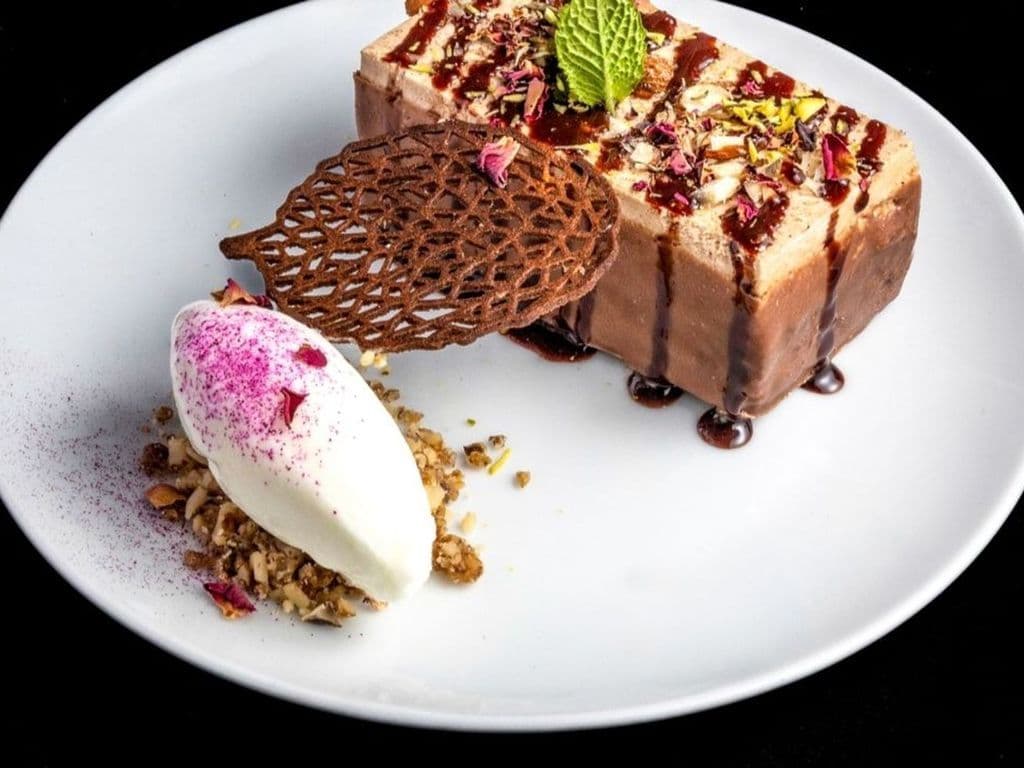 Badami Praline Cake