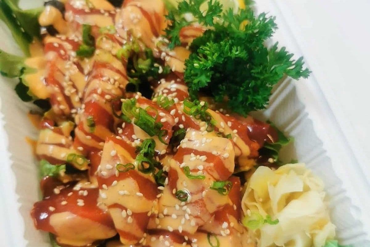 Spicy Salmon Sashimi (9pcs)
