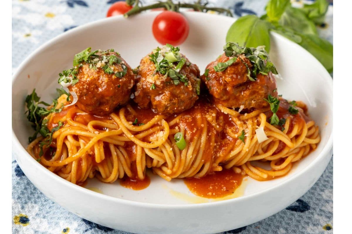 Pâtes napolitaine avec polpettes / Neapolitan Pasta with Italian Meatballs