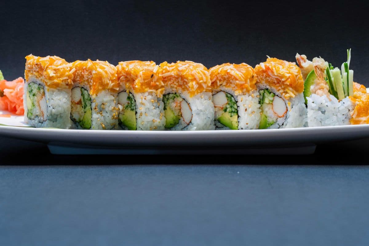 SR3. Double Crab Dragon Roll (8 Pcs)