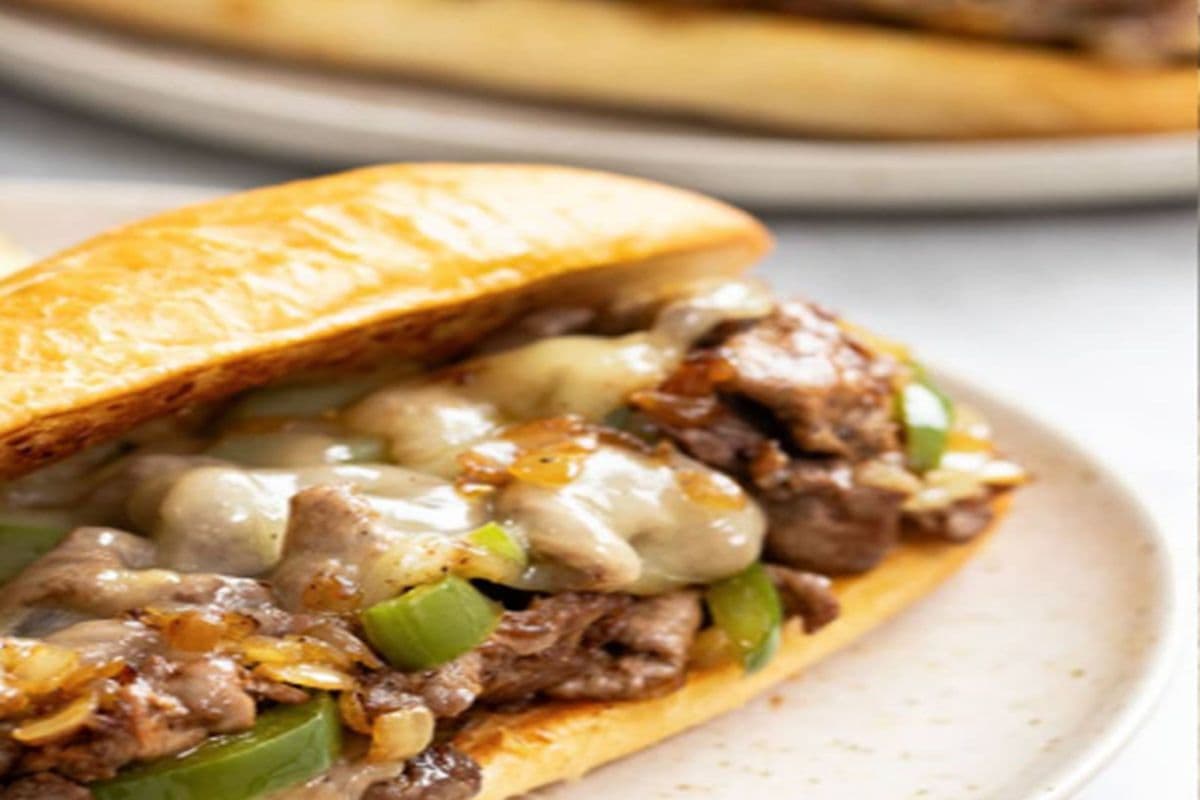 Joe's Philly Cheese Sandwich (690-1,070 Cals)