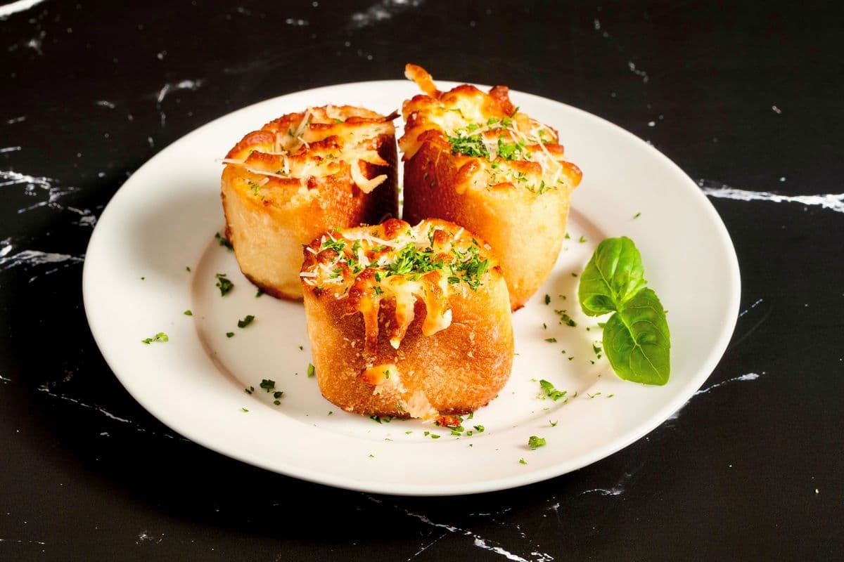 Pain à l'Ail avec Fromage (3) / Garlic Bread with Cheese (3)