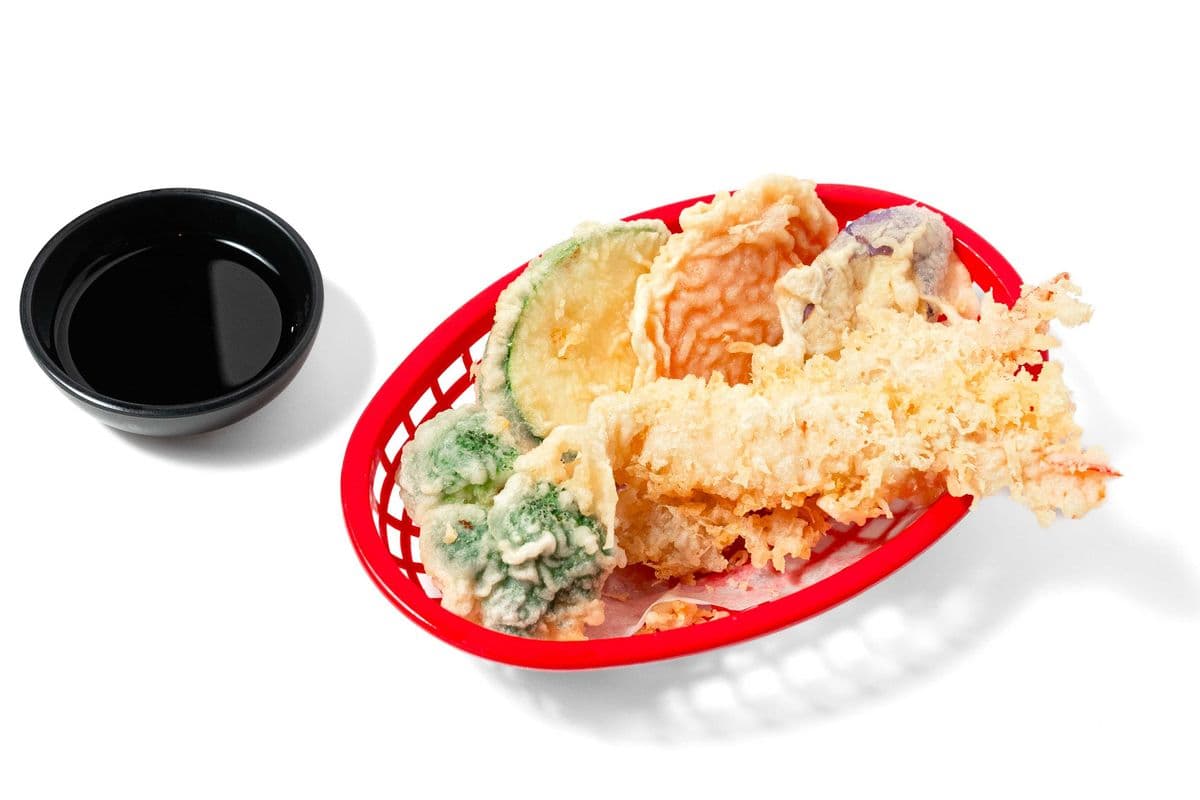 Assorted Tempura (2 Shrimp, 4 Vegetables)