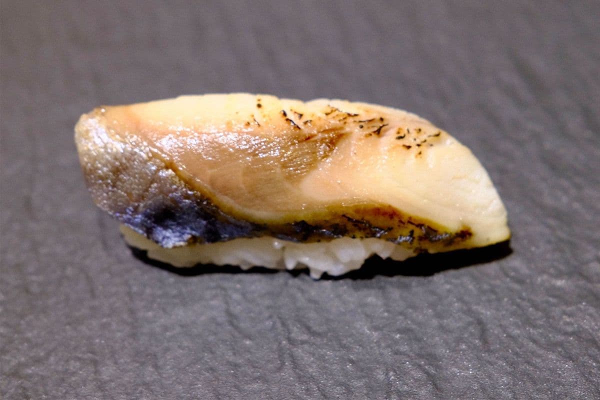 Saba Nigiri (2 pcs)