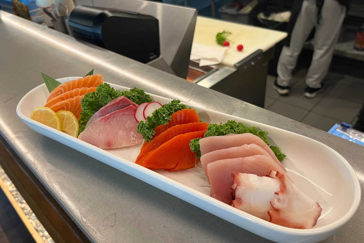 Assorted Sashimi (13 pcs)