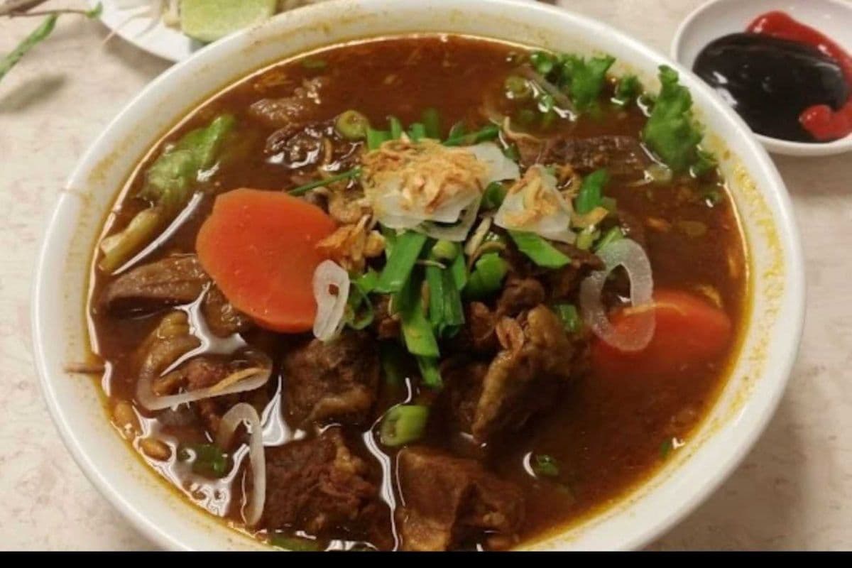 35. Beef Stew in Tomato Sauce with Noodles