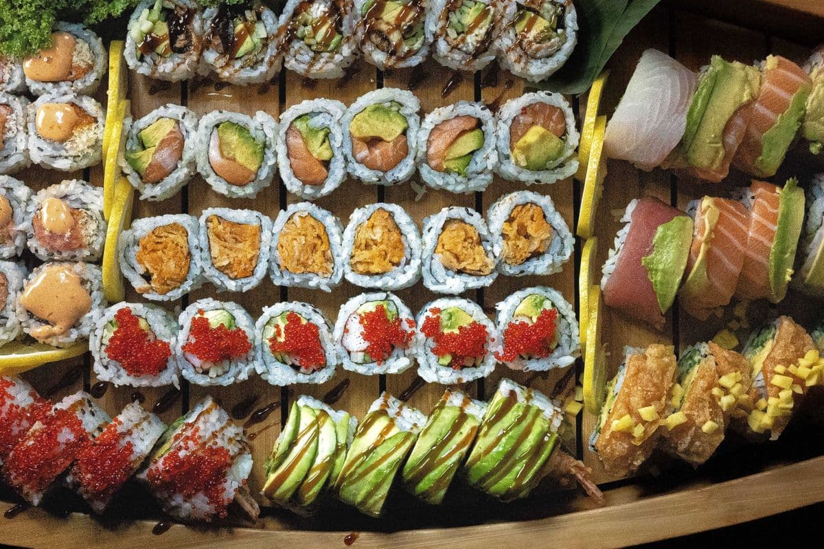 99. 56 PCS Rolls Tray