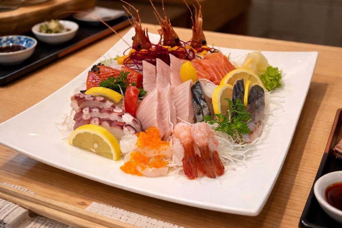 Deluxe Assorted Sashimi (21pcs)
