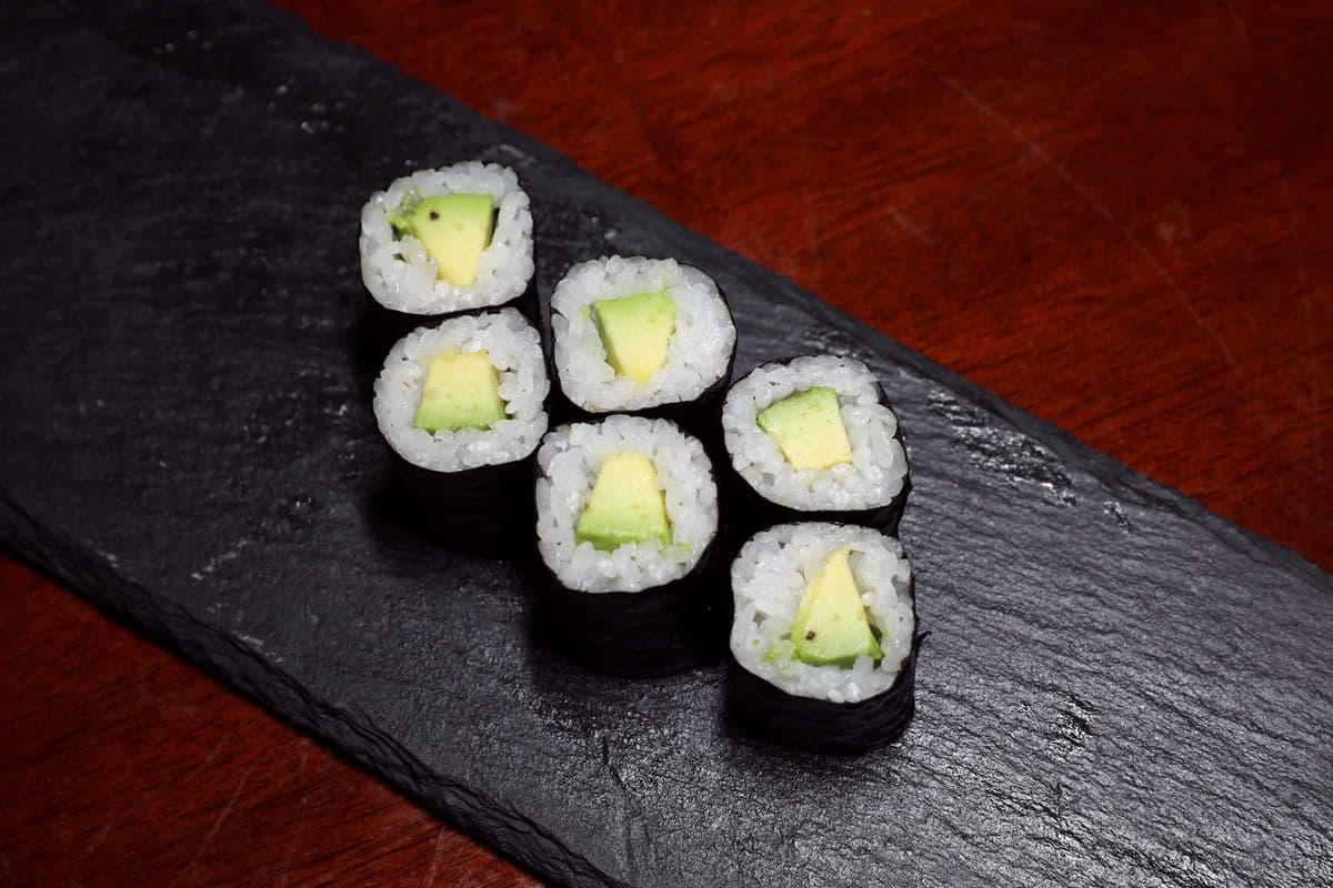 Avocado Roll (6 pcs)