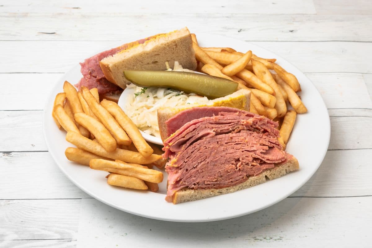 King size sandwich à la viande fumée / King Size Smoked Meat Sandwich