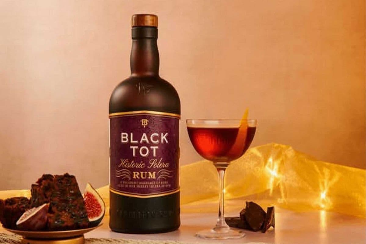 BLACK TOT FINEST RUM (1 x 700ML)