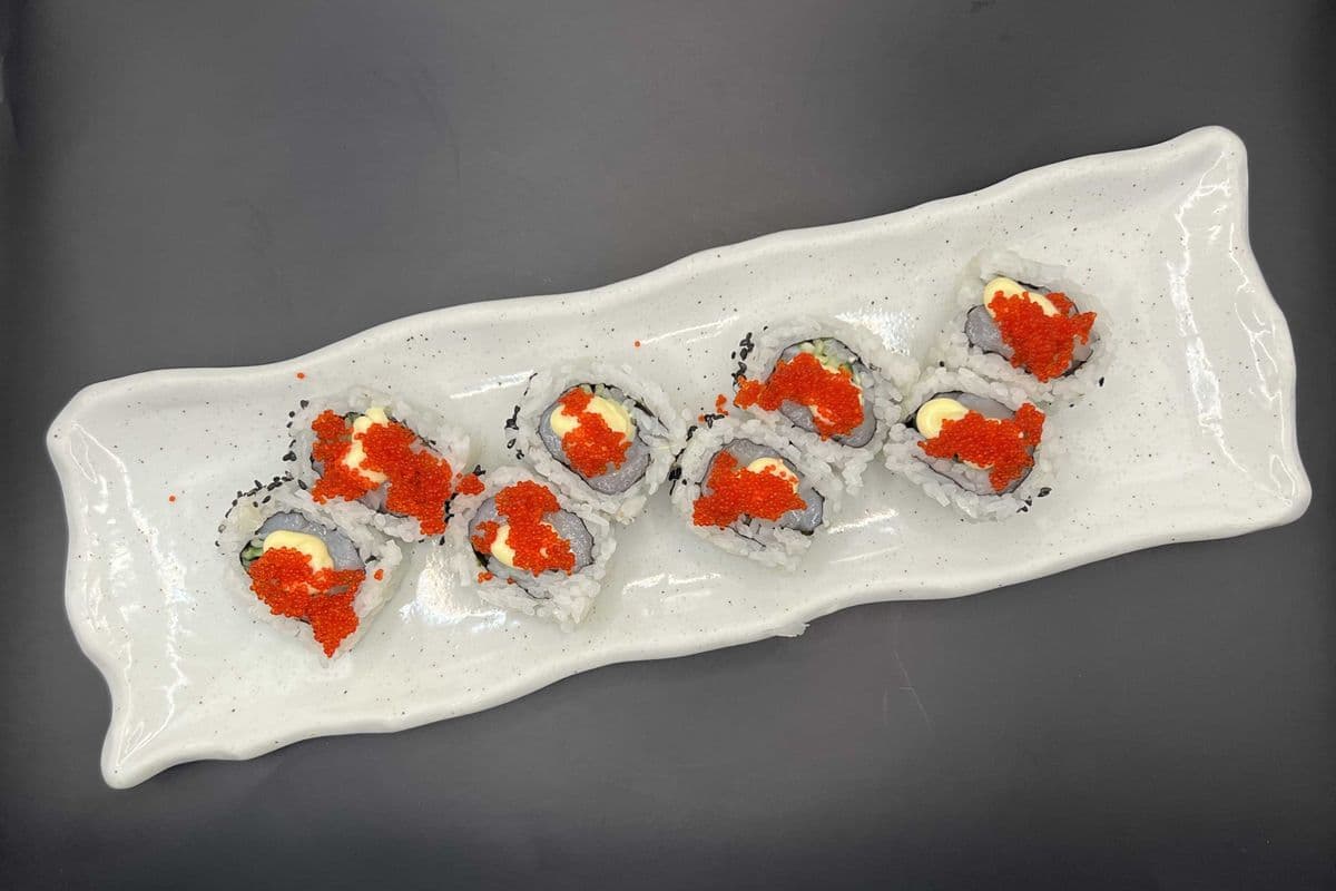 Chop Scallop with Tobiko Roll