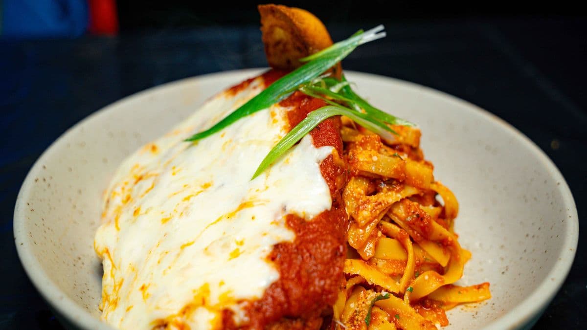 CHICKEN PARMESAN (Tomato Sauce)