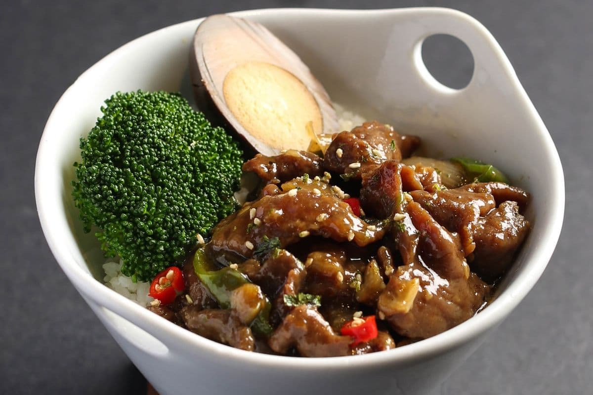 Taiwanese Satay Beef on Rice 台式沙茶牛肉蓋飯