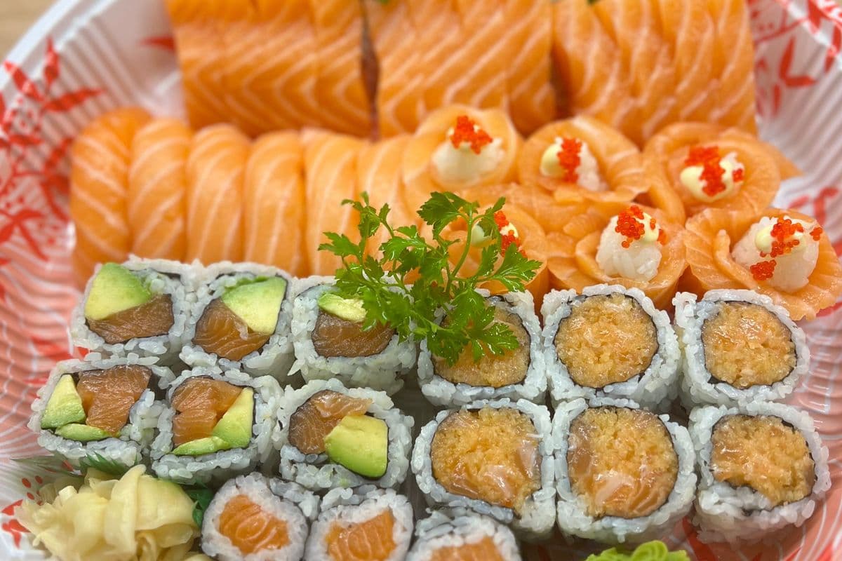 65. Salmon Lover Tray (42pcs)