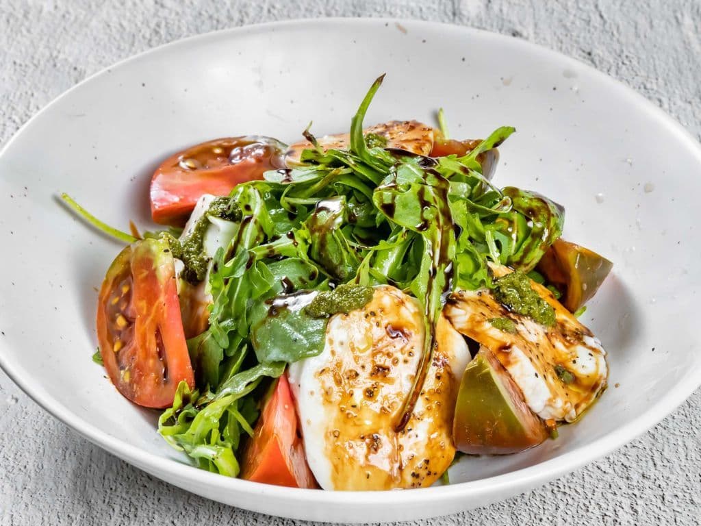 Thai Basil Mozzarella Salad (V)(羅納芝士沙律)