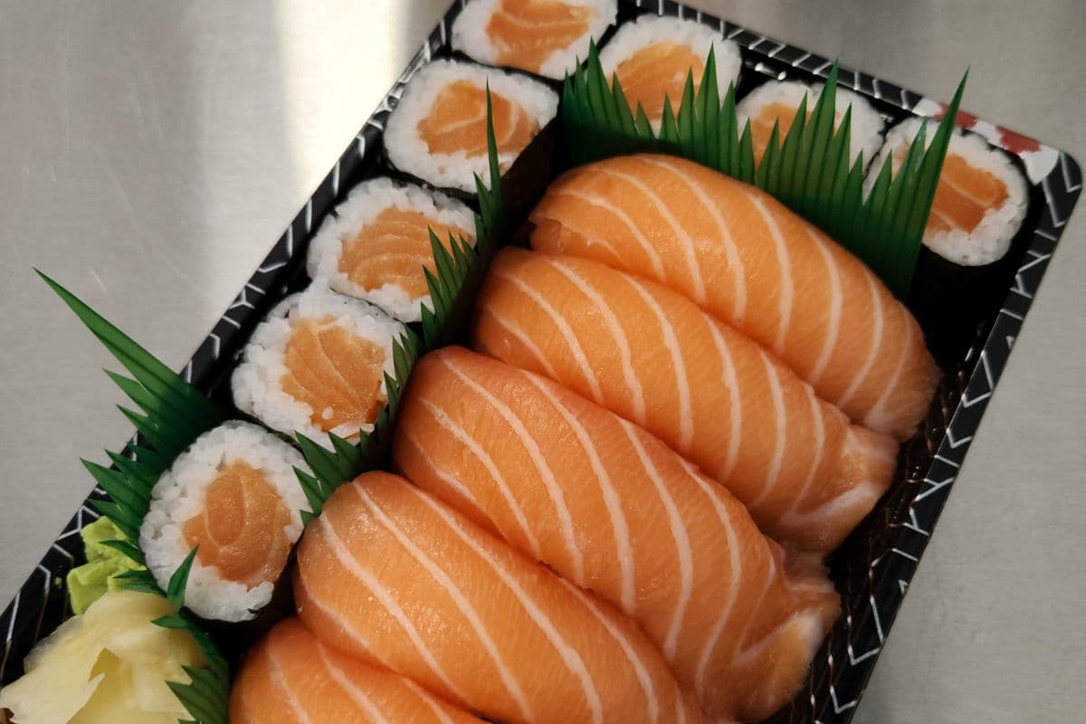 E1. Salmon Sushi Combo