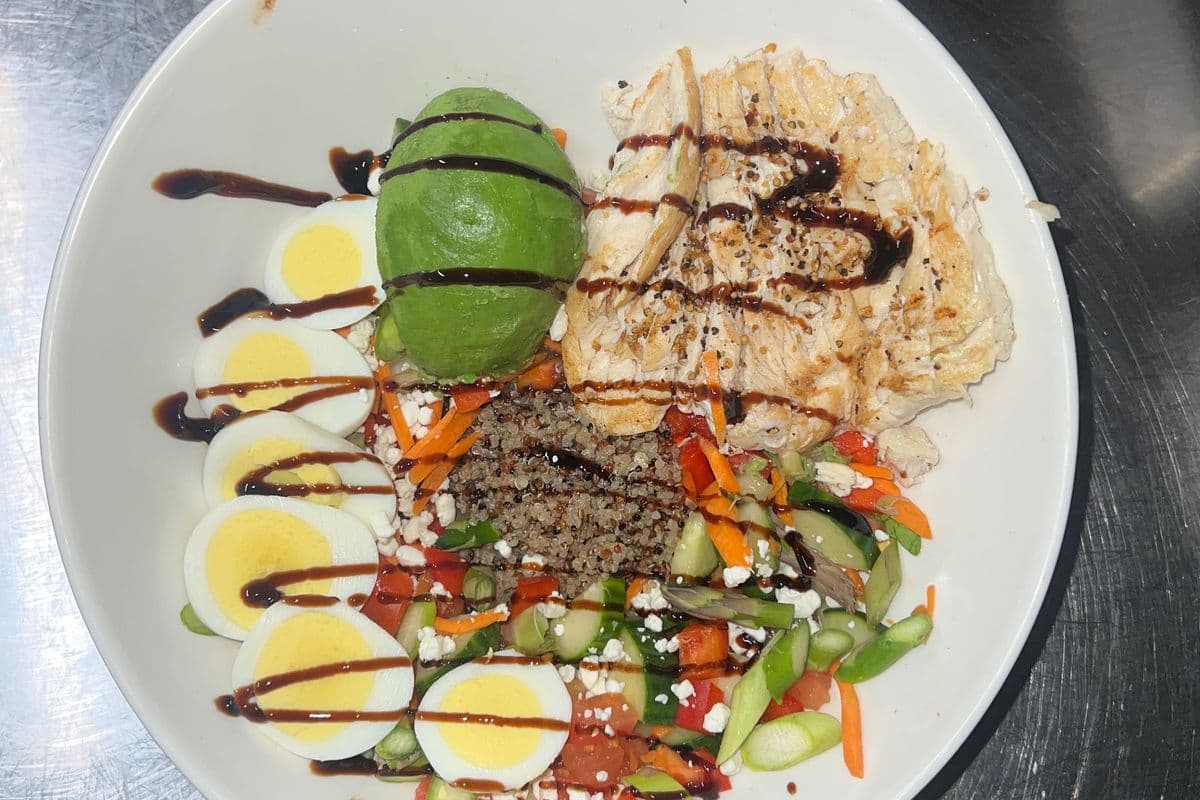 Chicken Quinoa Power Bowl (New ) (830 Cal)
