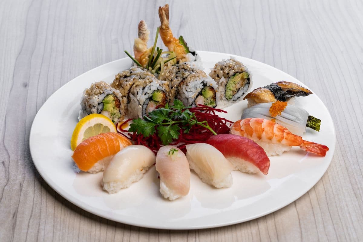 Premium Sushi (17 pcs)